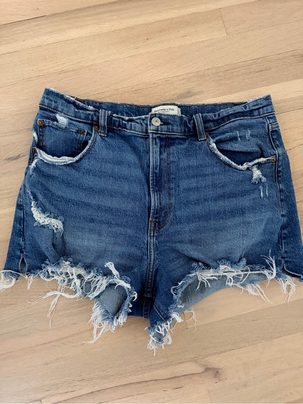 Abercrombie the cutoff High-Rise Denim Shorts - Blue